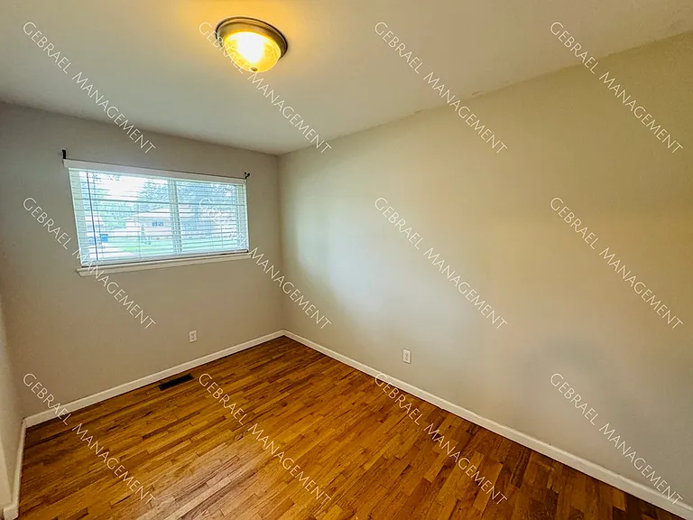 24332 Cunningham Ave — Photo 6