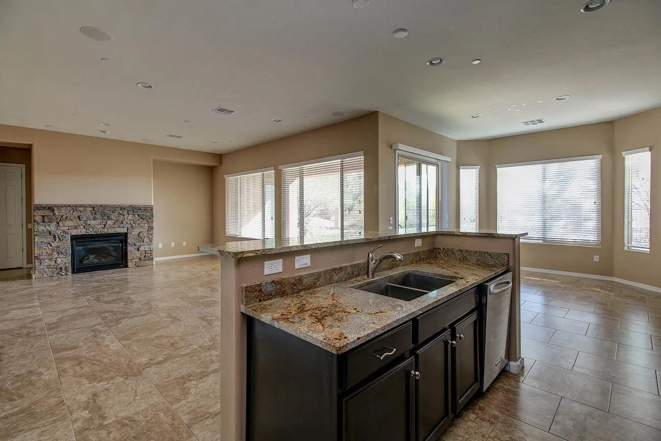 3 bed, 2669 sqft, $2,795 — Photo 3