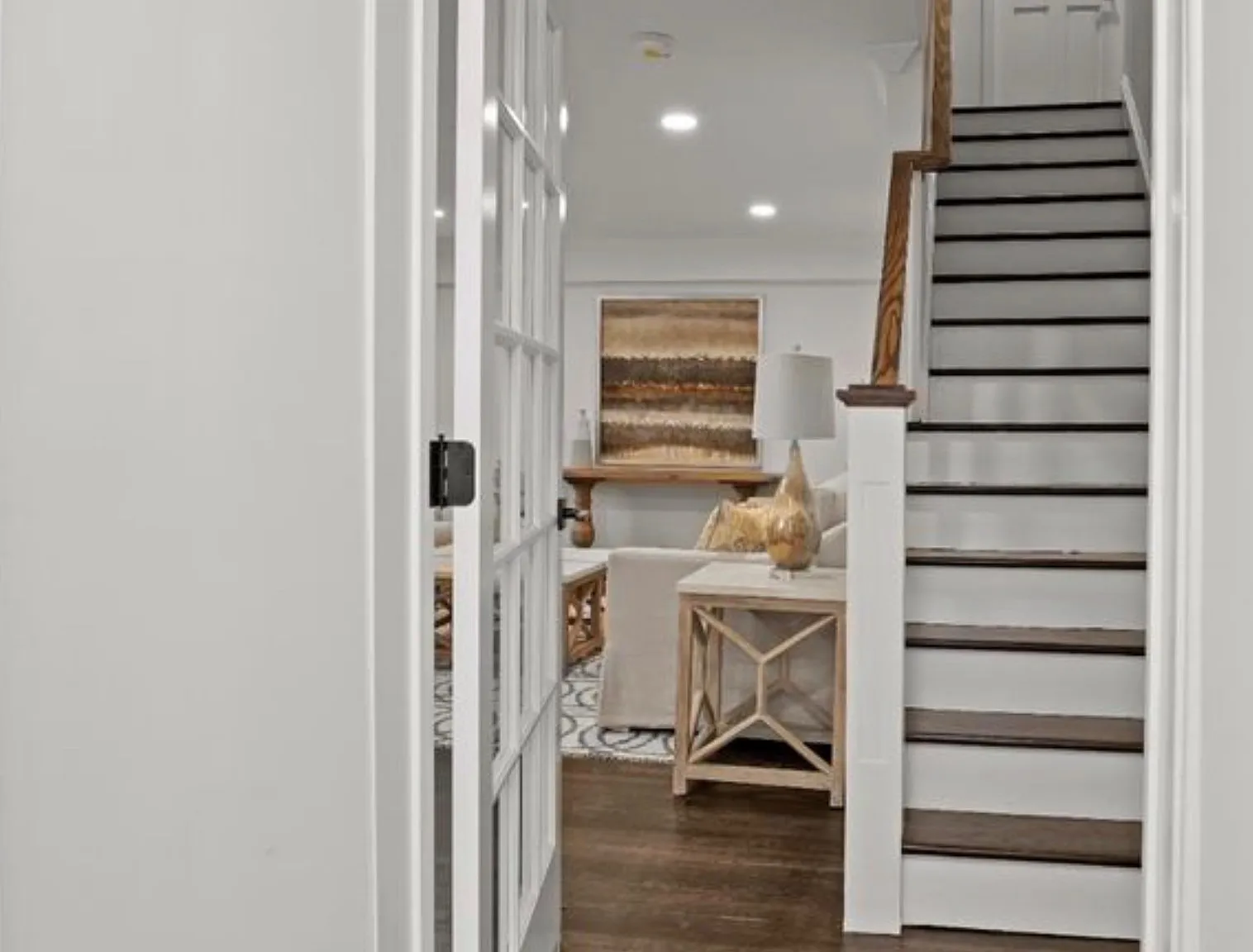4 bed, 2.5 bath, 2400 sqft, $5,000 — Photo 4