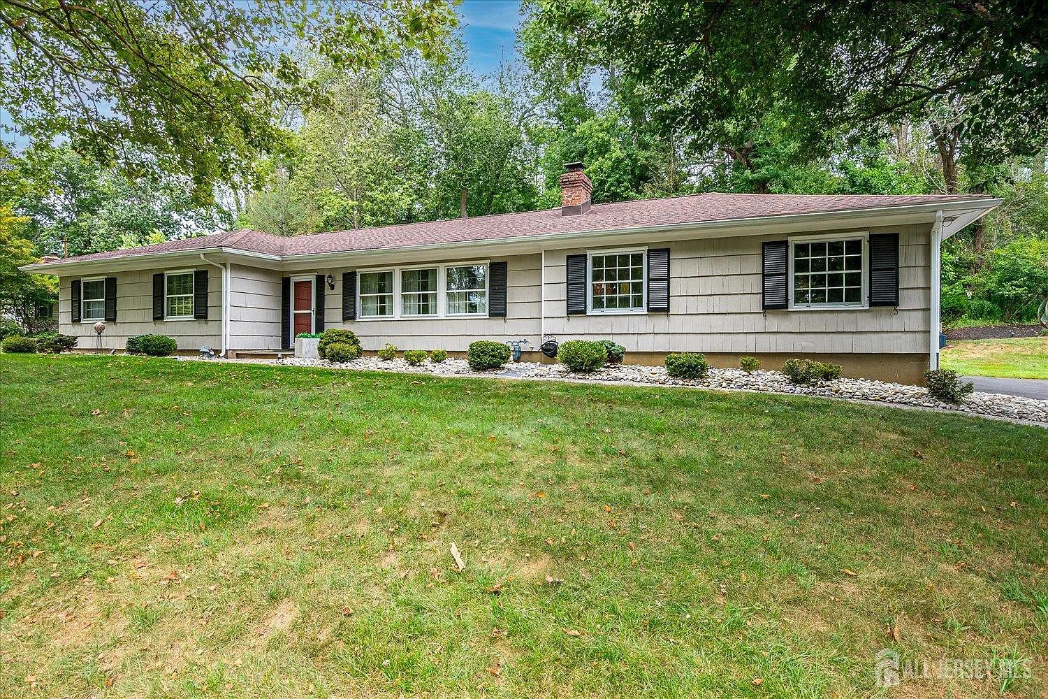240 Dwight Rd photo 1