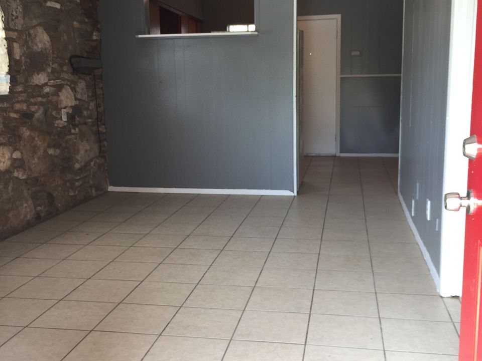 1st image of 903 Drury Ln APT 1