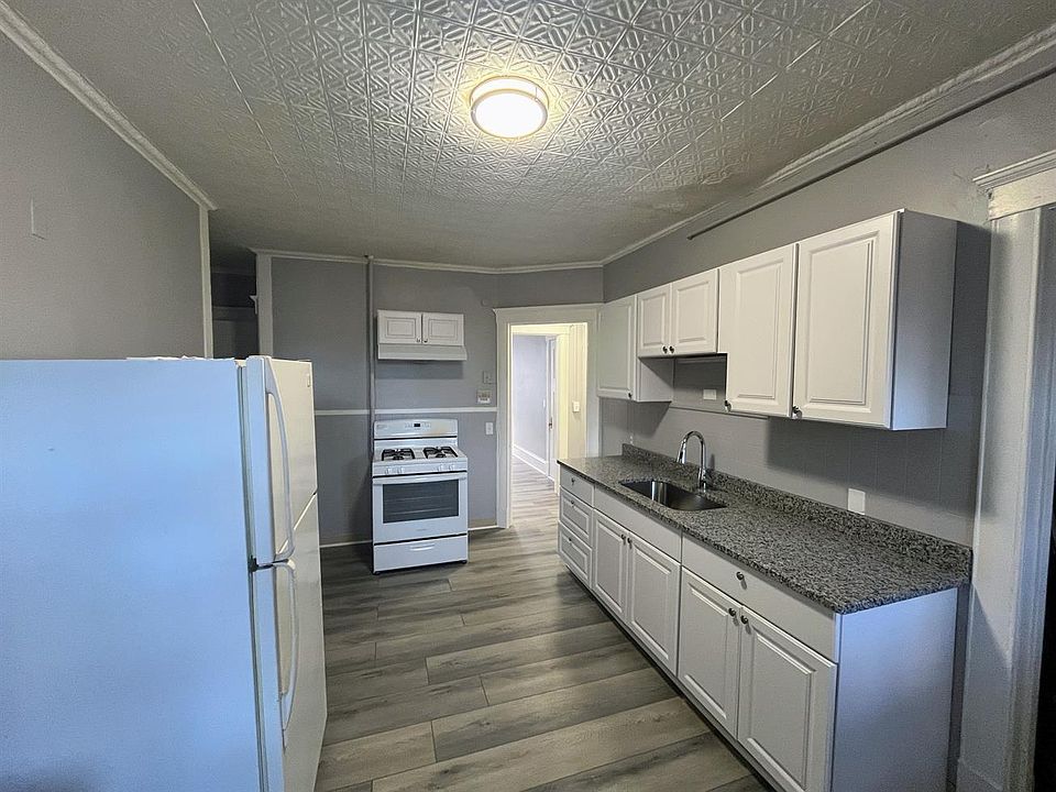 1st image of 21 Allyn St APT 2R