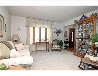 130 W Hawthorne Blvd photo 1