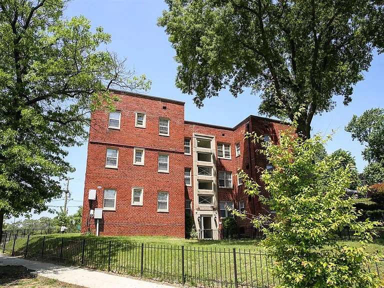 Richman Apartments — Photo 18