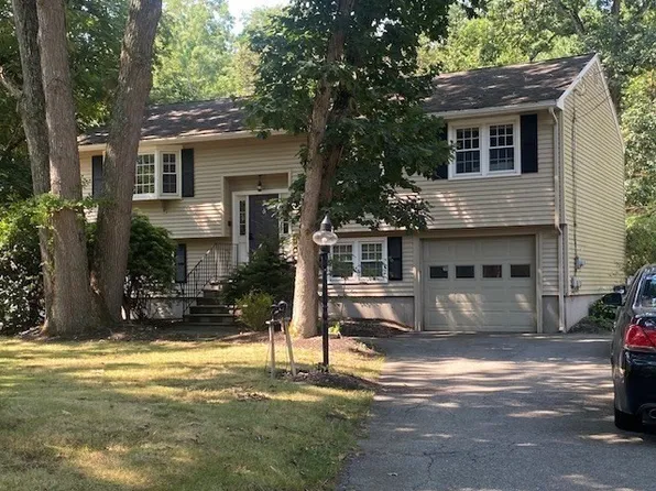64 Haverhill St, Reading, MA 01867