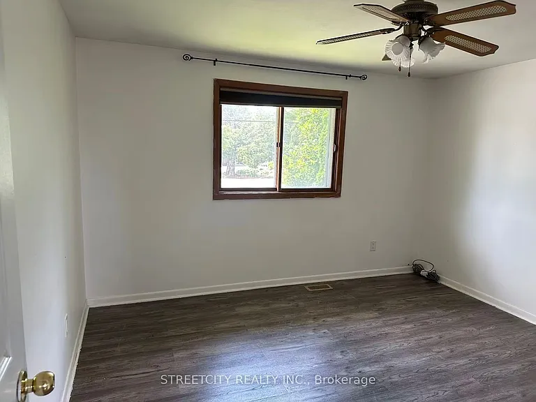 6860 Malden Rd — Photo 12