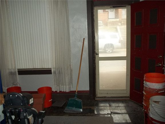 4th image of 4137 Franklin Rd