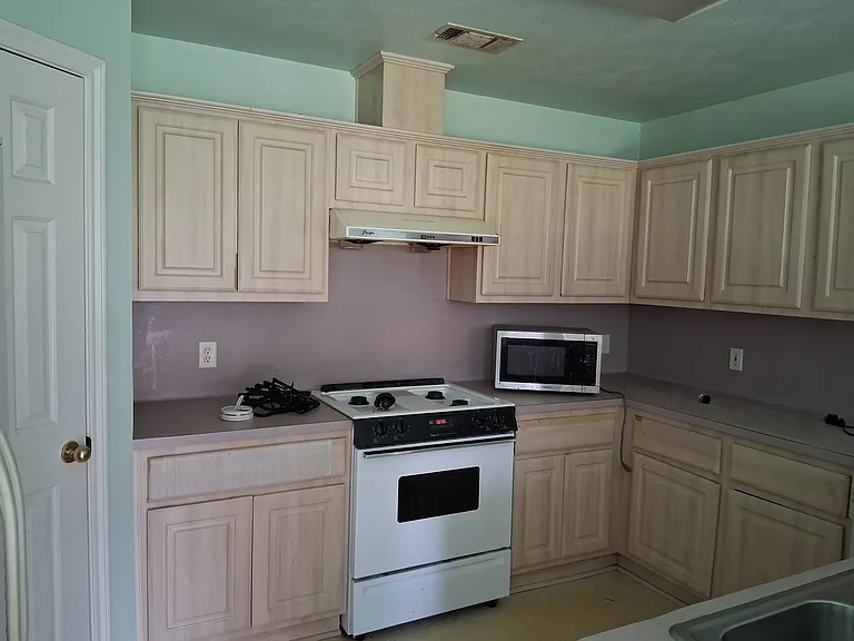 1307 Mullins Loop N — Photo 3