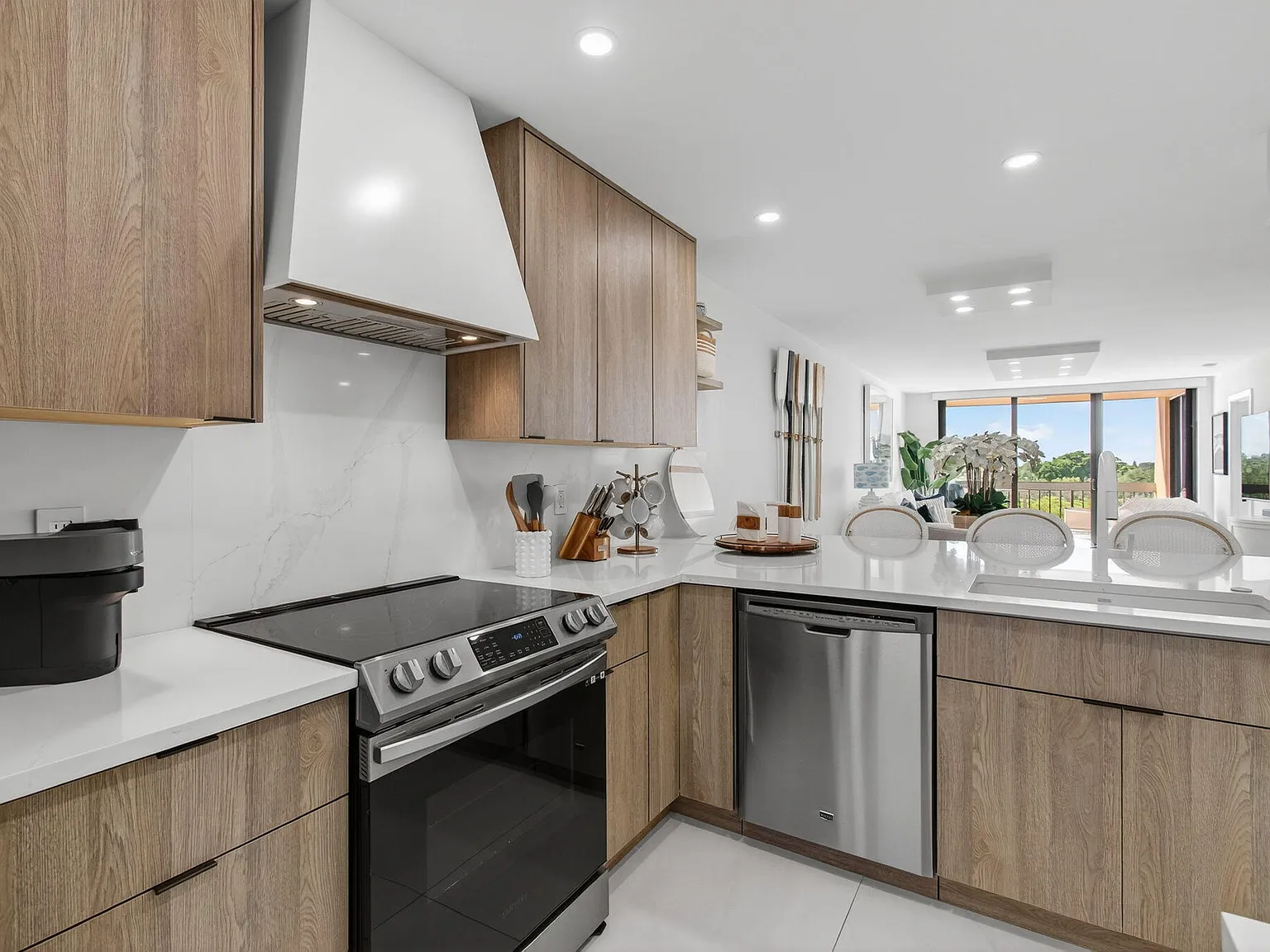2 bed, 2.0 bath, 1175 sqft, $4,000 — Photo 3