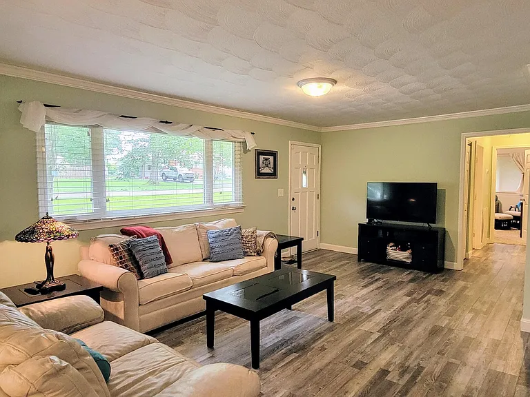 709 James Ave — Photo 7