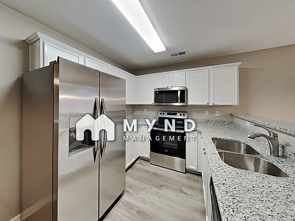 3rd image of 1539 Pemberton Ln