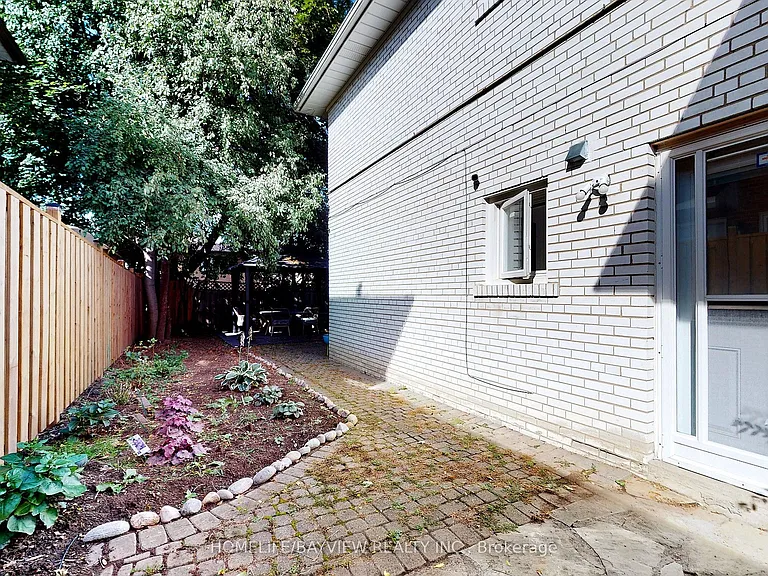 39 Shenstone Rd — Photo 2