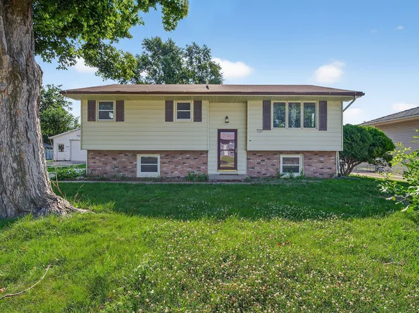 1304 Skylane Dr, Norwalk, IA 50211