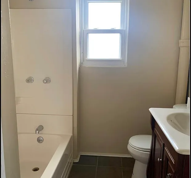 382 E Grove St — Photo 7
