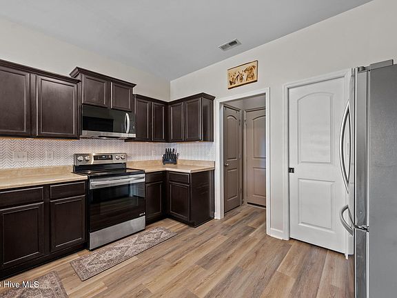 5th image of 102 Stonewater Lane
