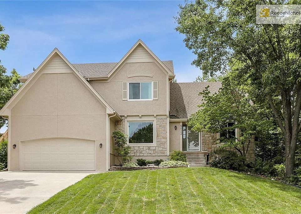 BEAUTIFULLY UPDATED IN A FOREST TRACE CUL-DE-SAC
