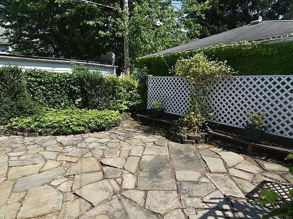 4th image of 2087 Ferndale Ave