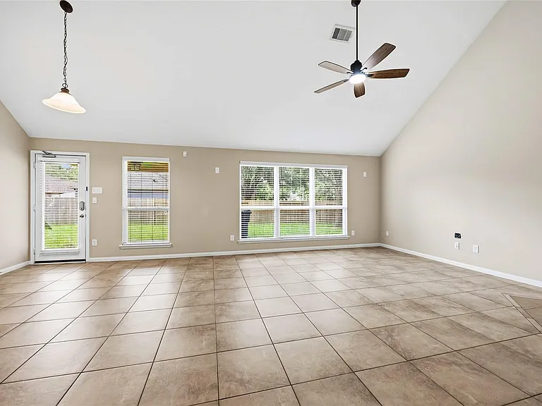 950 Firthwood Dr — Photo 3