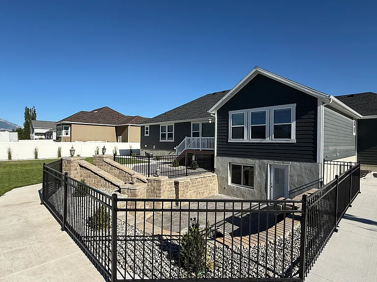 2156 W Thomas St — Photo 30