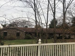 1500 E Clark Trl, Herrin, IL 62948