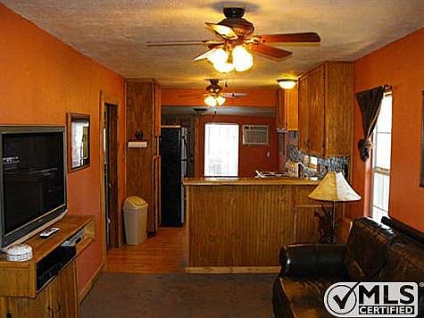 5th image of 1221 W Elm St