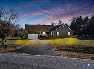 196 Matthews Cove Dr, Montross, VA