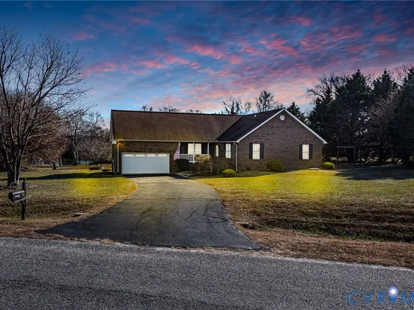 196 Matthews Cove Dr, Montross, VA 22520