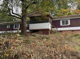 321 Millbank Rd, Wellford, SC 29385