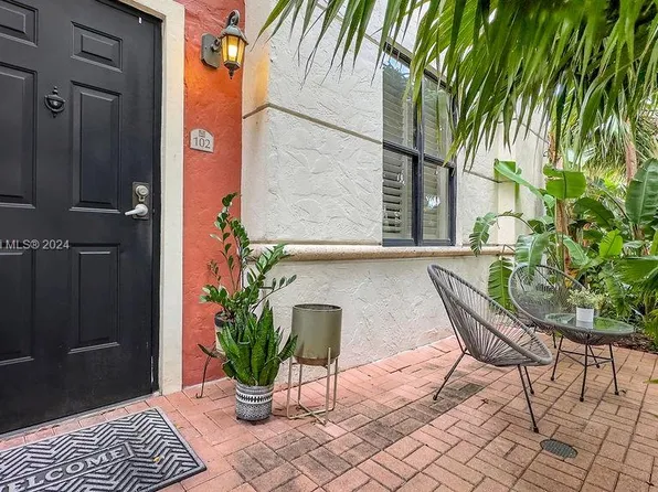 888 S Douglas Rd APT 102, Coral Gables, FL 33134
