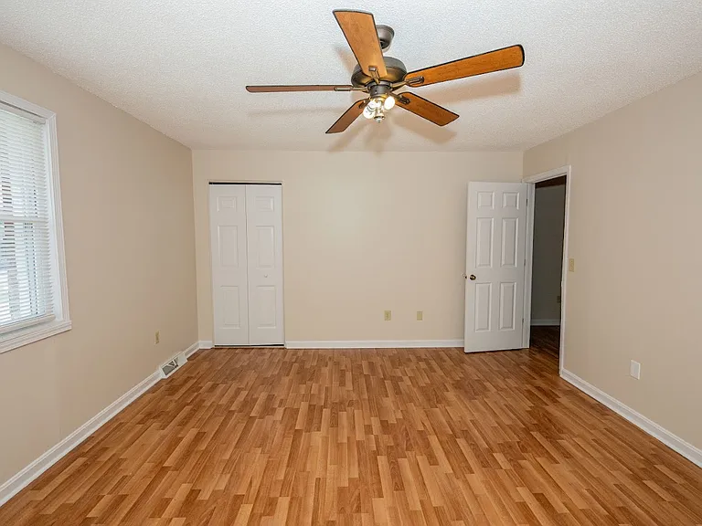 300 Berkley Ct #8 — Photo 12