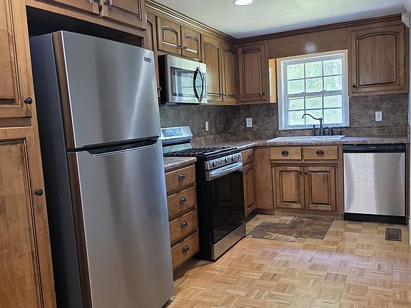 3rd image of 925 Levine Rd