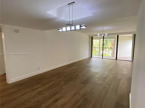 16500 Golf Club Rd APT 306, Weston, FL 33326