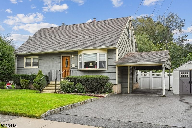 1st image of 40 Barbara Dr