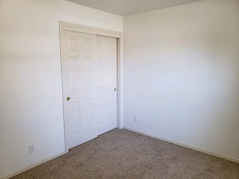 1455 Sommer St — Photo 2