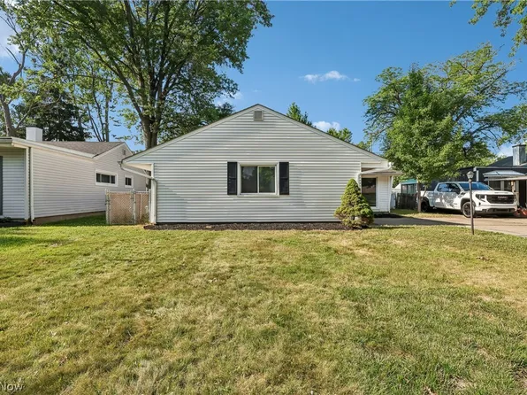 9011 Manorford Dr, Parma Heights, OH 44130