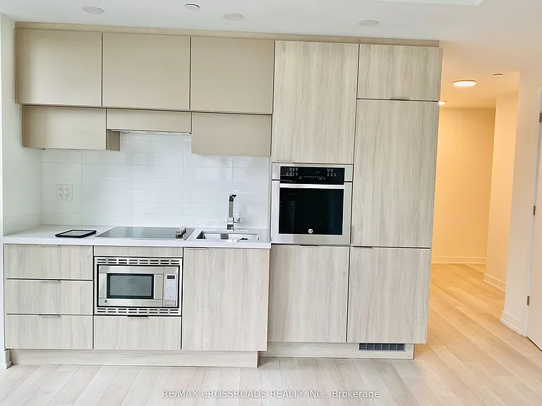 39 Roehampton Ave #905 — Photo 3
