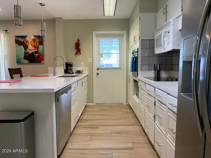 3 bed, 1388 sqft, $2,499 — Photo 4