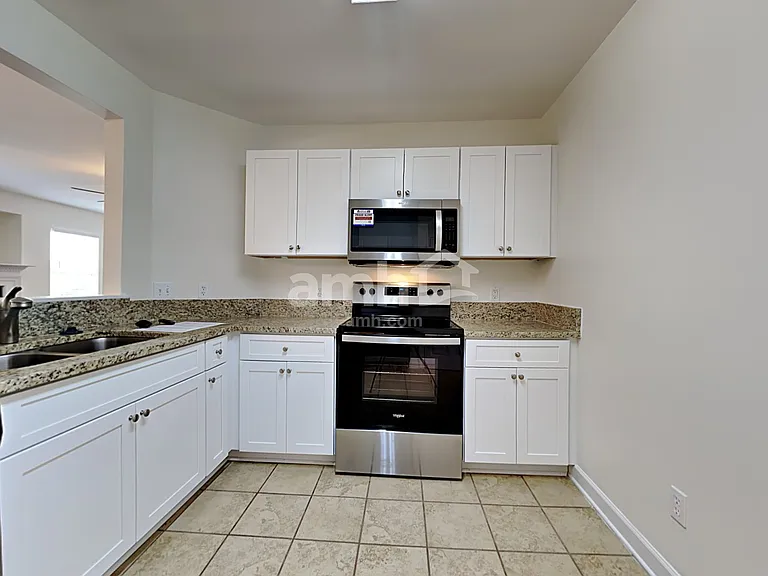 921 Sundance Dr — Photo 3