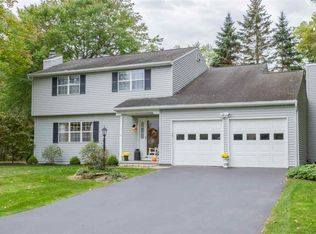 4 Patriot Dr, Glenmont, NY 12077