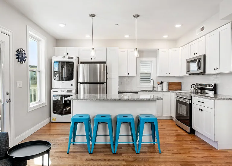 821 Saratoga St #4 — Photo 11