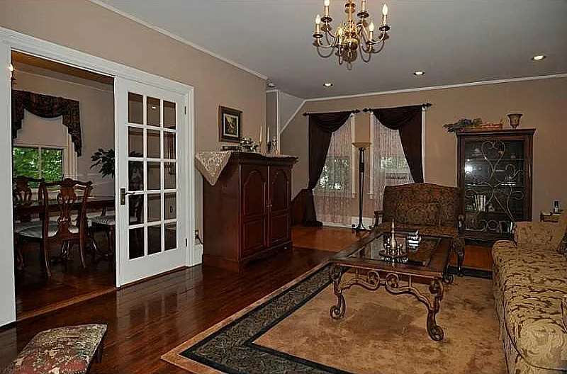 3 bed, 1300 sqft, $866 — Photo 2