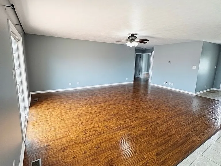 1569 Apache Way — Photo 3