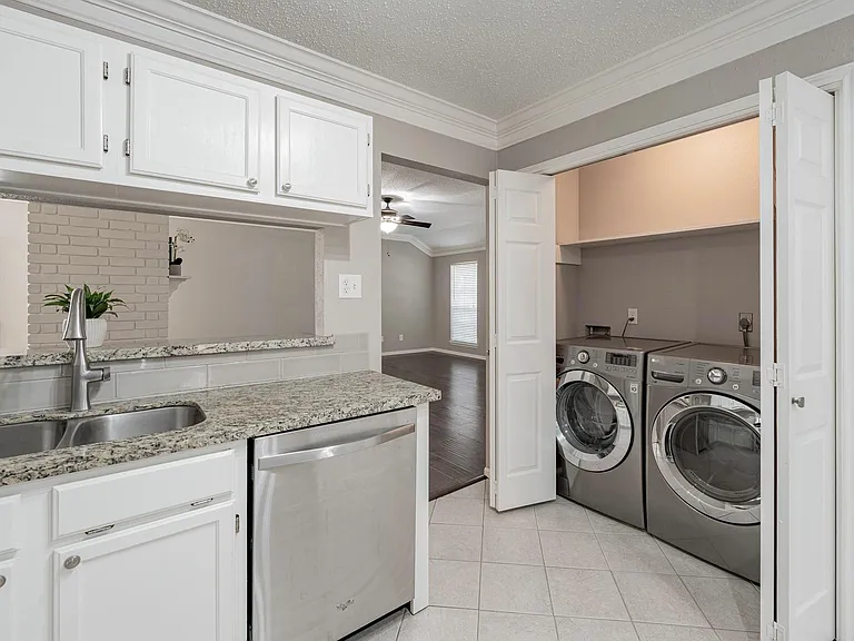 23 E Stony Bridge Cir — Photo 17