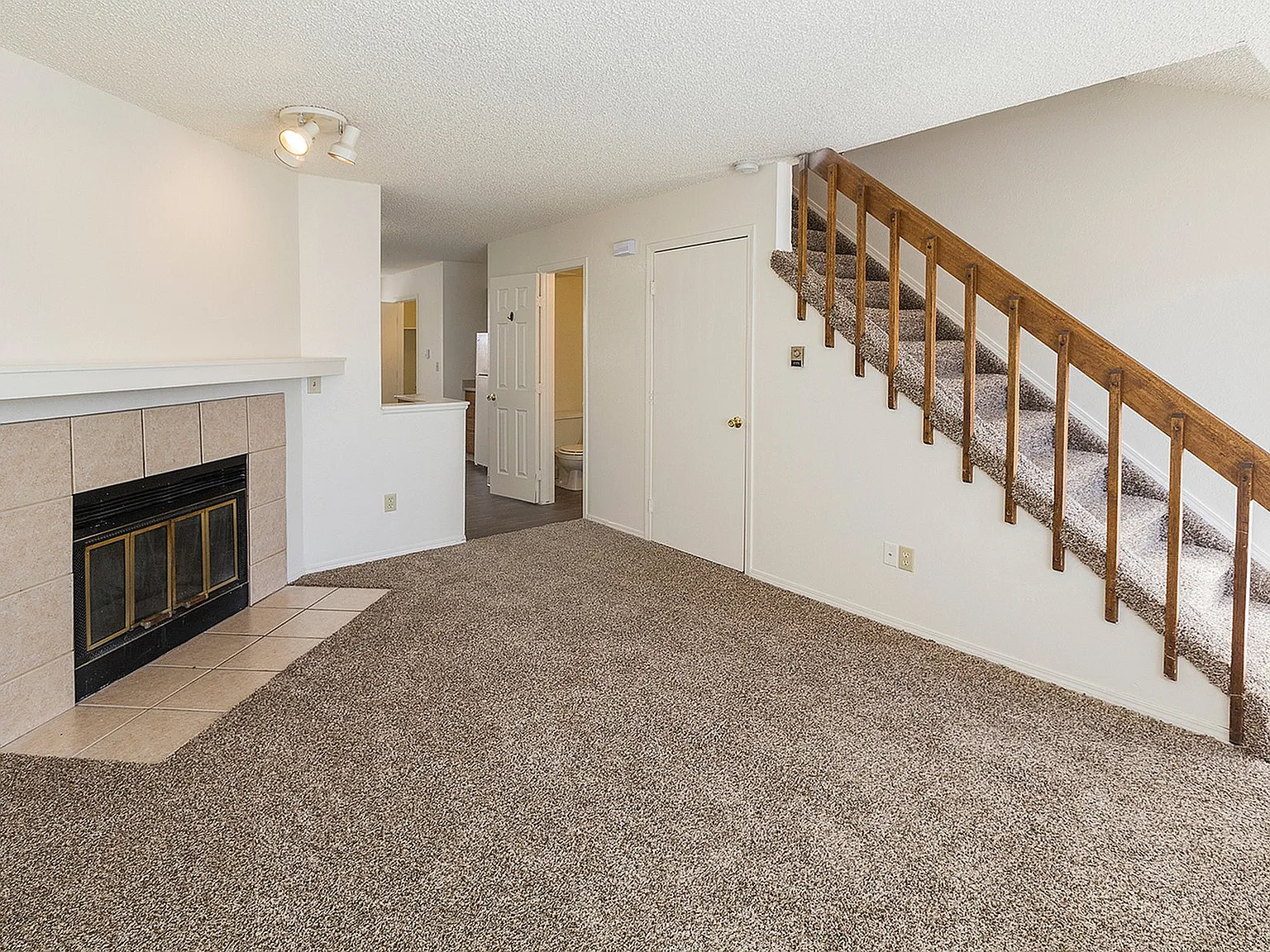Yuma Court Townhomes — Photo 2