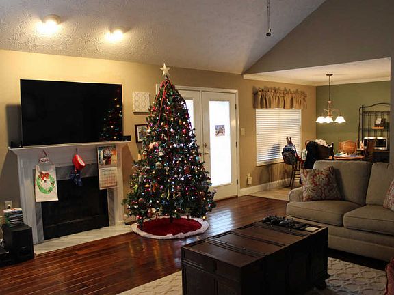 2nd image of 275 Whitney Dr