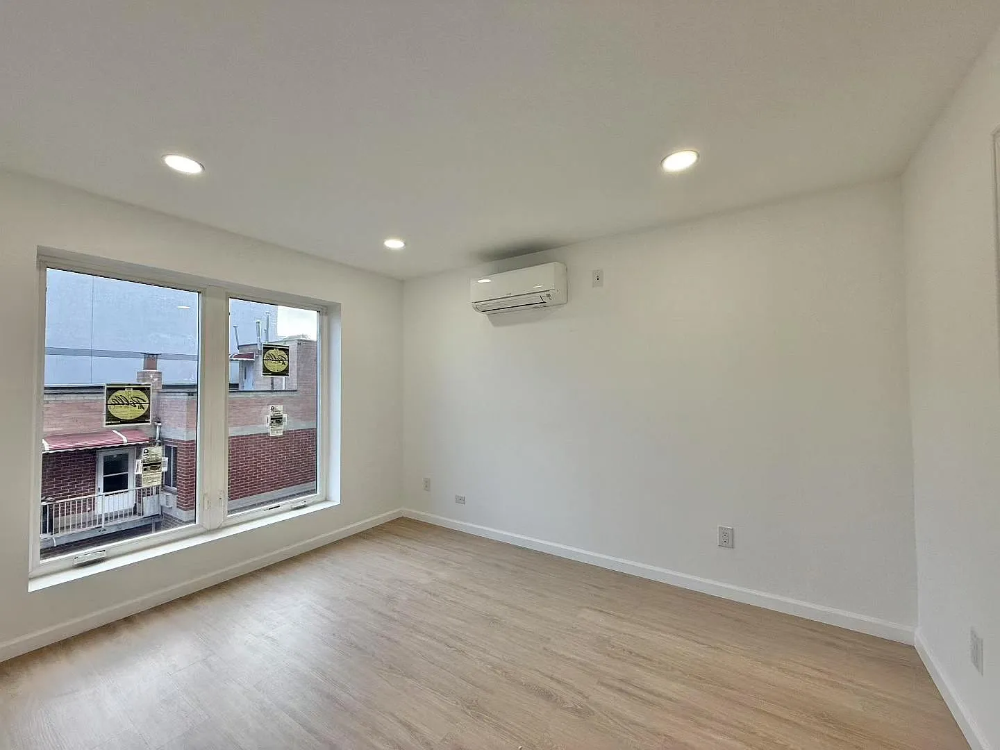 2 bed, 747 sqft, $3,200 — Photo 2