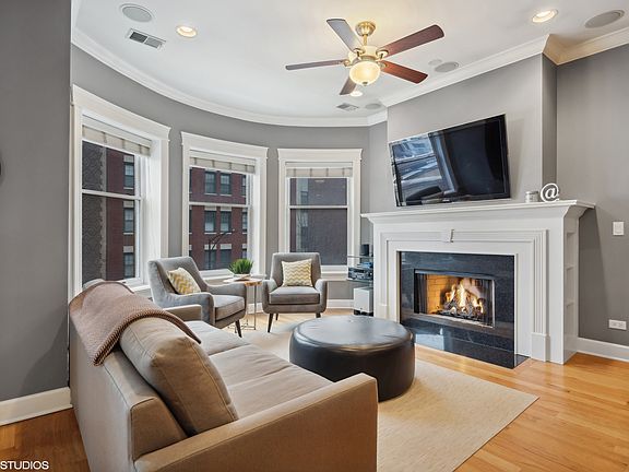 3rd image of 845 W Montrose Ave #3E