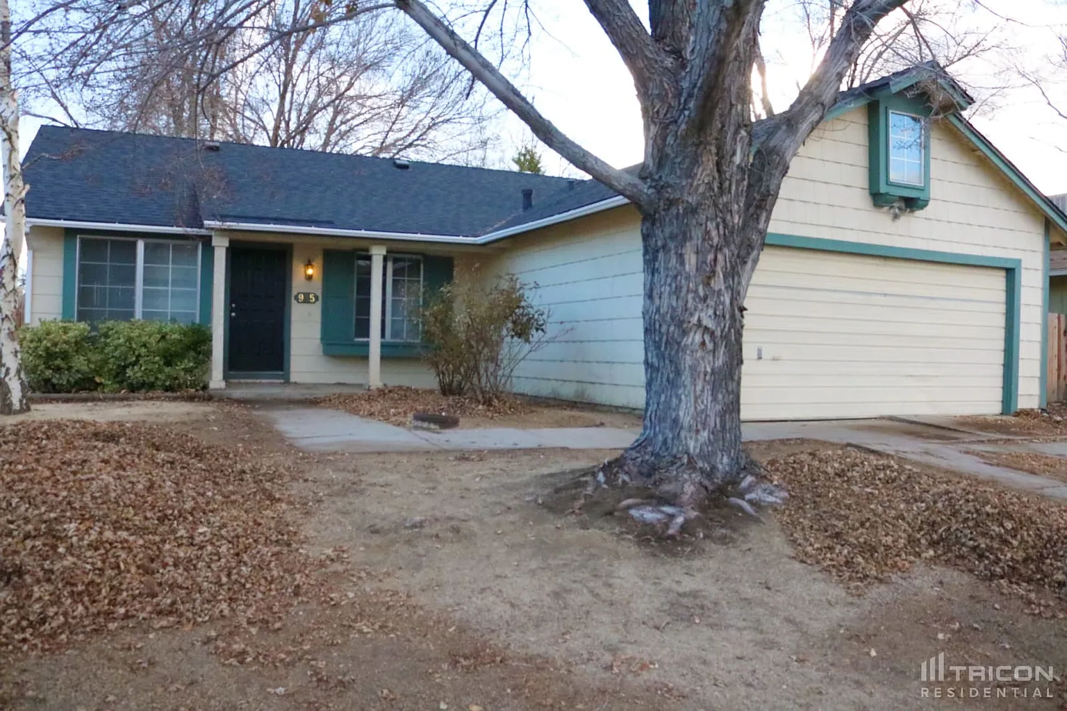 935 Pinewood Dr photo 1