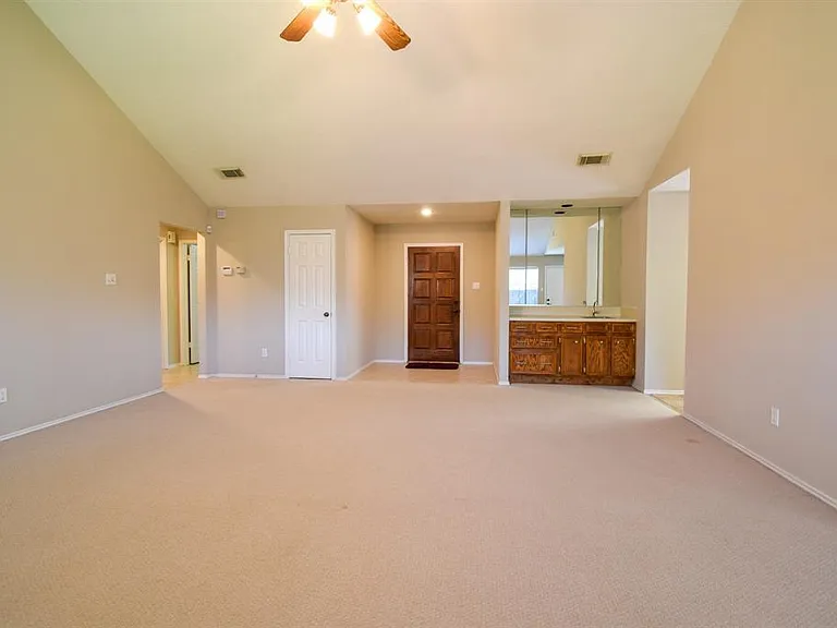 1326 Grand Falls Dr — Photo 2
