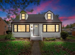 215 S Adams St, Westmont, IL